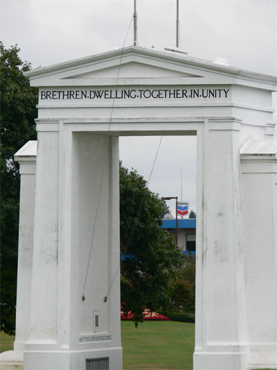 Memorial arch as you enter the US at Vancouver 