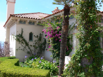 Boganvilia decorates a guest house